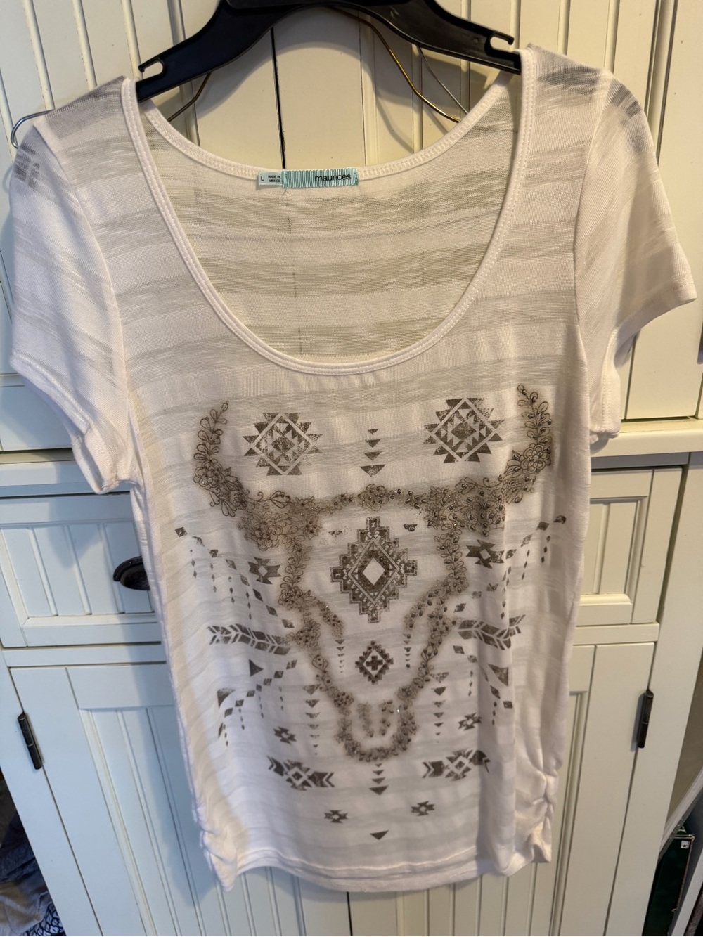 Maurices White Short Sleeve Scoop Neck Tee with Taupe Graphic